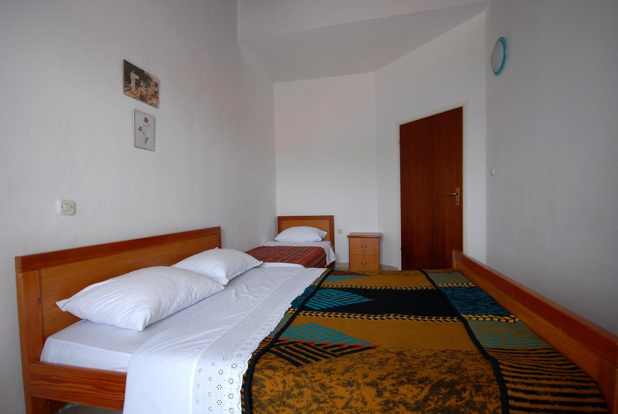 Apartments And Rooms With A Swimming Pool Kali, Ugljan - 14083 Rom bilde